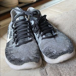 Black and white Nike free rn flyknit